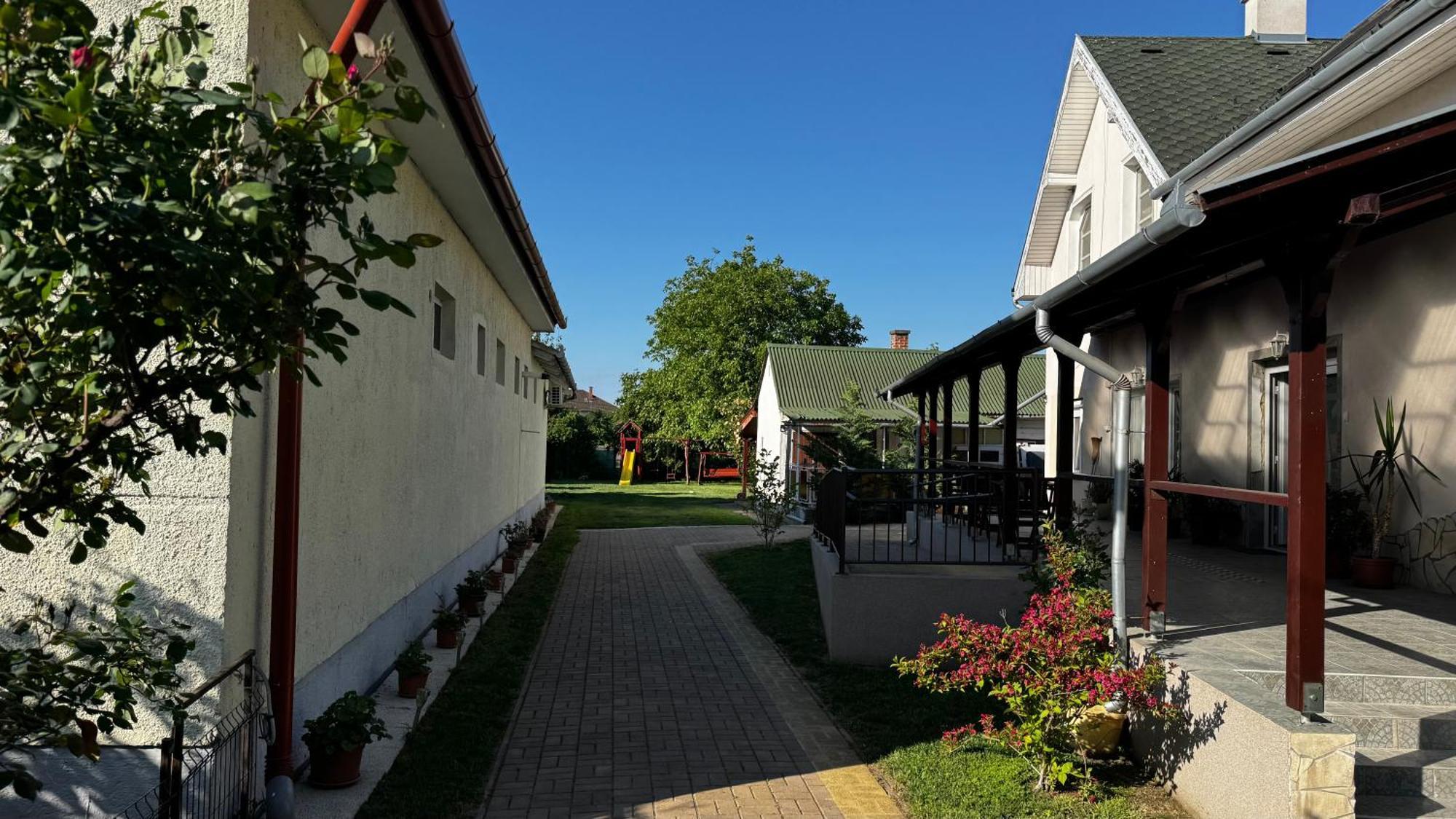 ハイデゥソボスロー Berta Panzio Bed & Breakfast エクステリア 写真